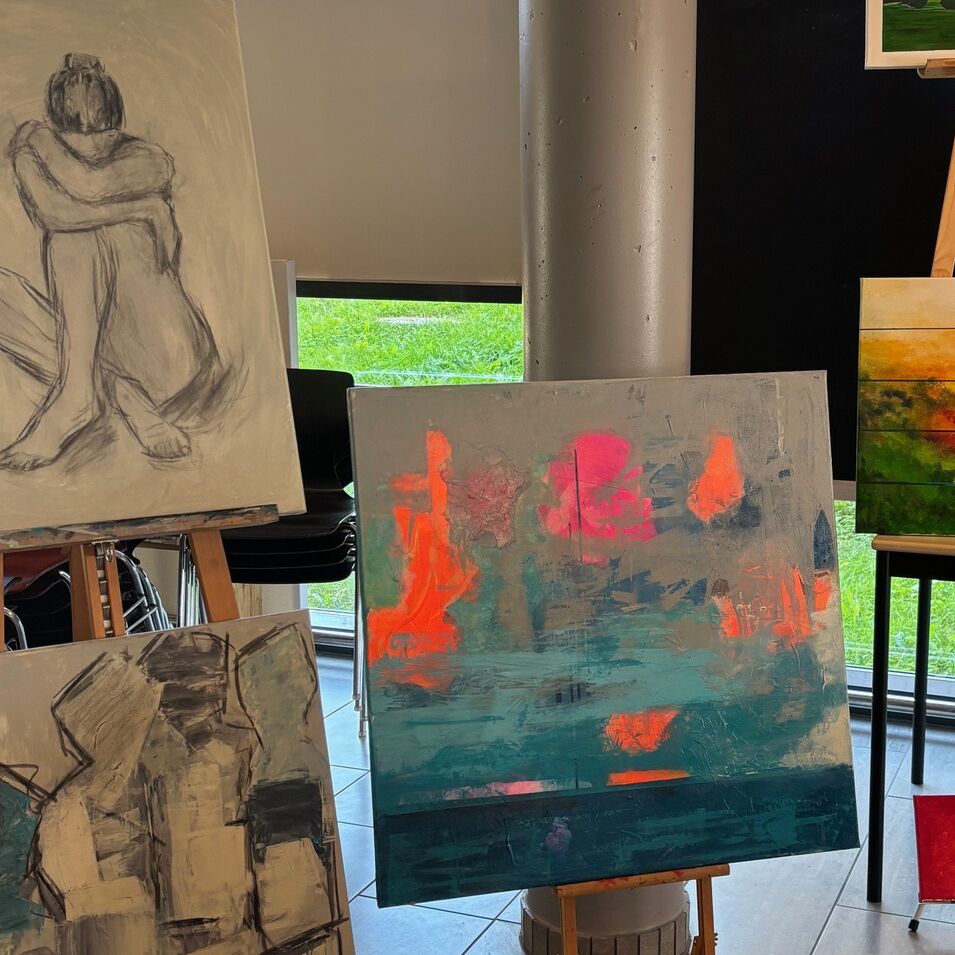 Ausstellung mit Arbeiten von realistisch bis abstrakt