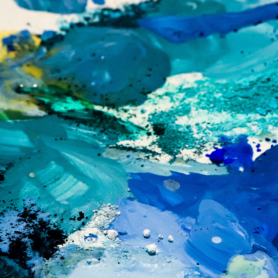 Blaue Eitempera-Pigmente.