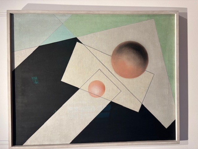 Das Gemälde von Laszlo Moholy-Nagy von 1926 zeigt abstrakte Formen im Raum, davor zwei plastische Kugeln, die zu schweben scheinen, das Gemälde befindet sich im Besitz des Hessischen Landesmuseum Darmstadt.